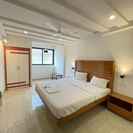 Hotel Holiday Pride Aurangabad  Buitenkant foto