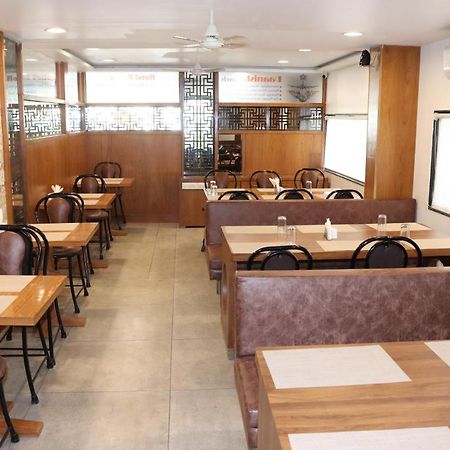 Hotel Holiday Pride Aurangabad  Buitenkant foto