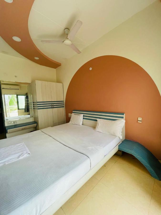 Hotel Holiday Pride Aurangabad  Buitenkant foto