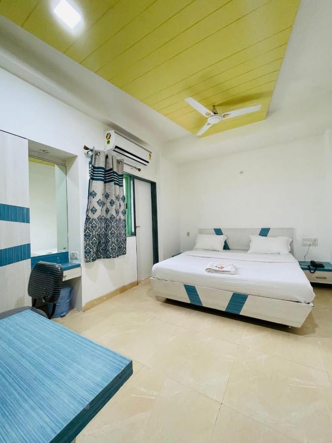 Hotel Holiday Pride Aurangabad  Buitenkant foto