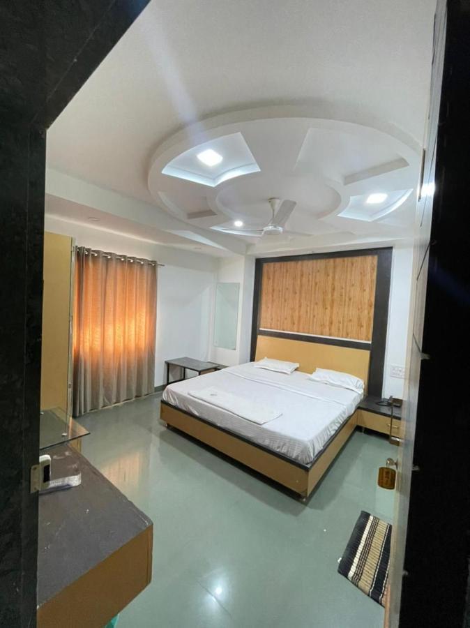 Hotel Holiday Pride Aurangabad  Buitenkant foto