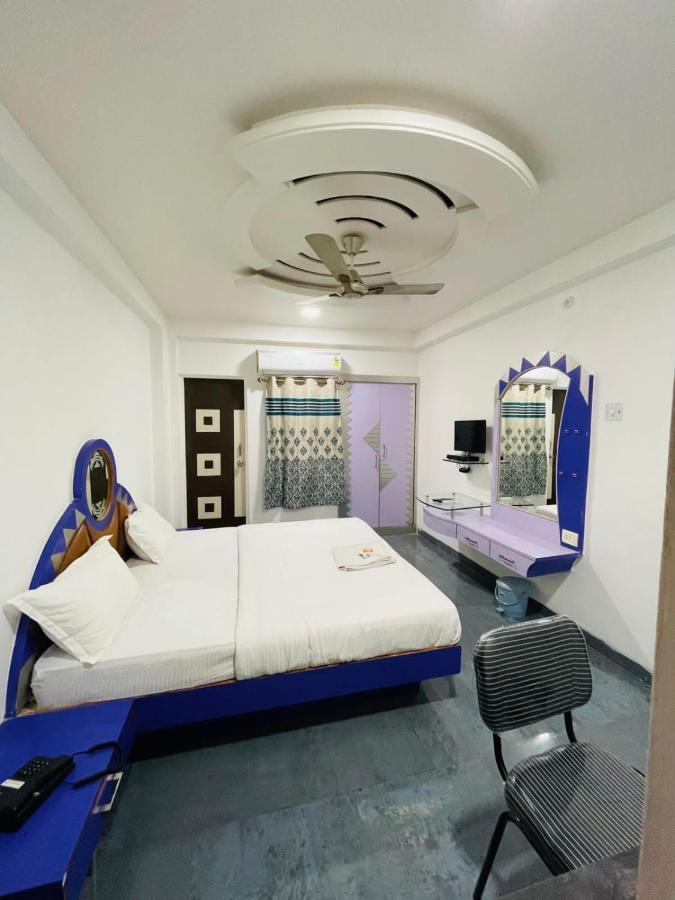Hotel Holiday Pride Aurangabad  Buitenkant foto