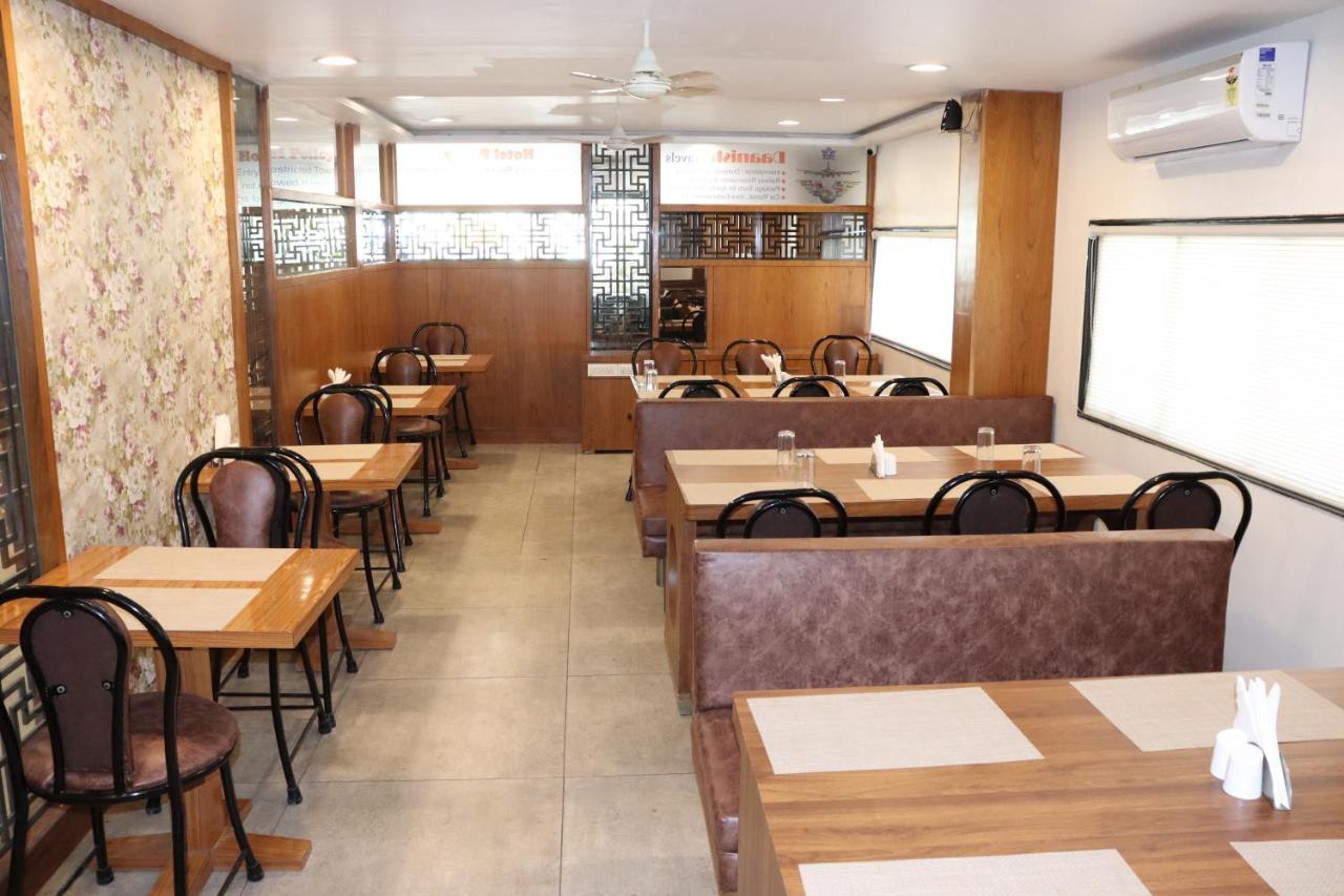Hotel Holiday Pride Aurangabad  Buitenkant foto