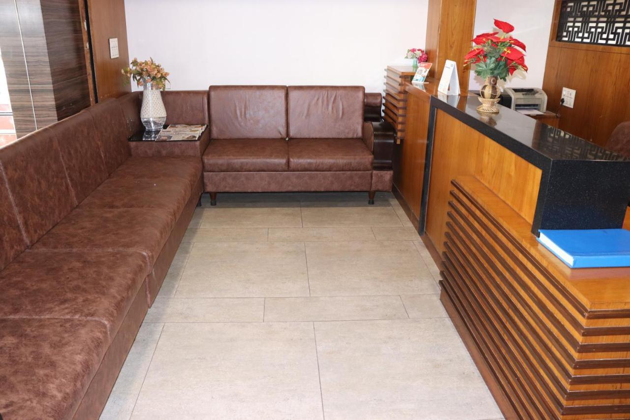 Hotel Holiday Pride Aurangabad  Buitenkant foto